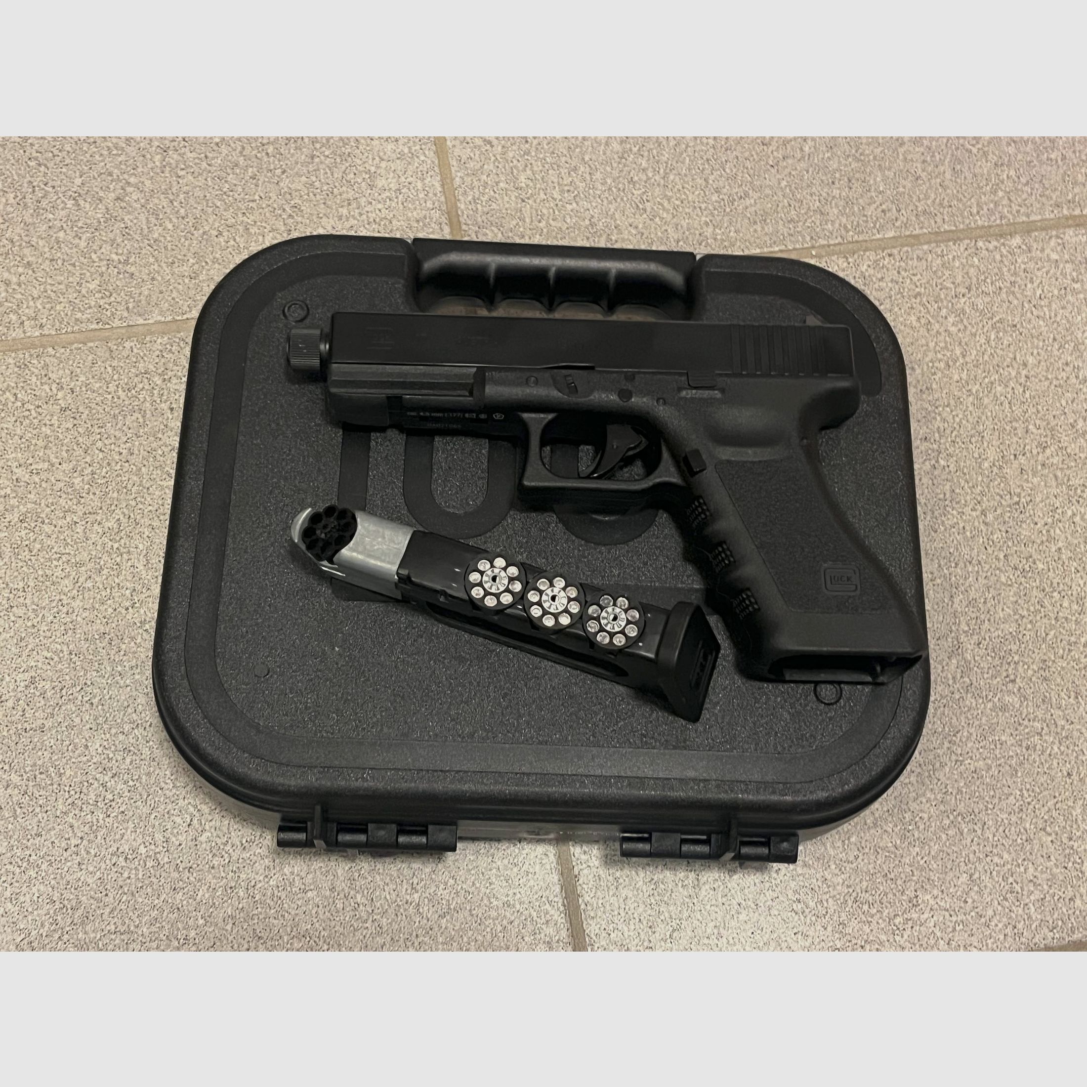 Glock 17 mit Laufgewinde Co2-Pistole Kaliber 4,5 mm Stahl BB / Diabolo Blowback