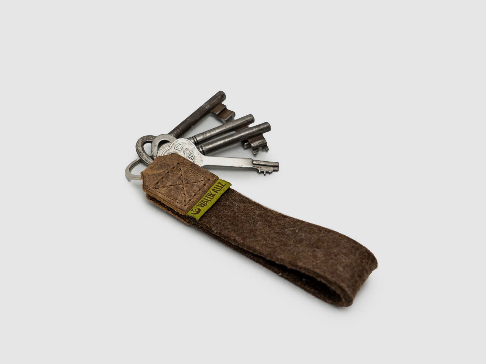 WALDKAUZ keychain made of wool felt