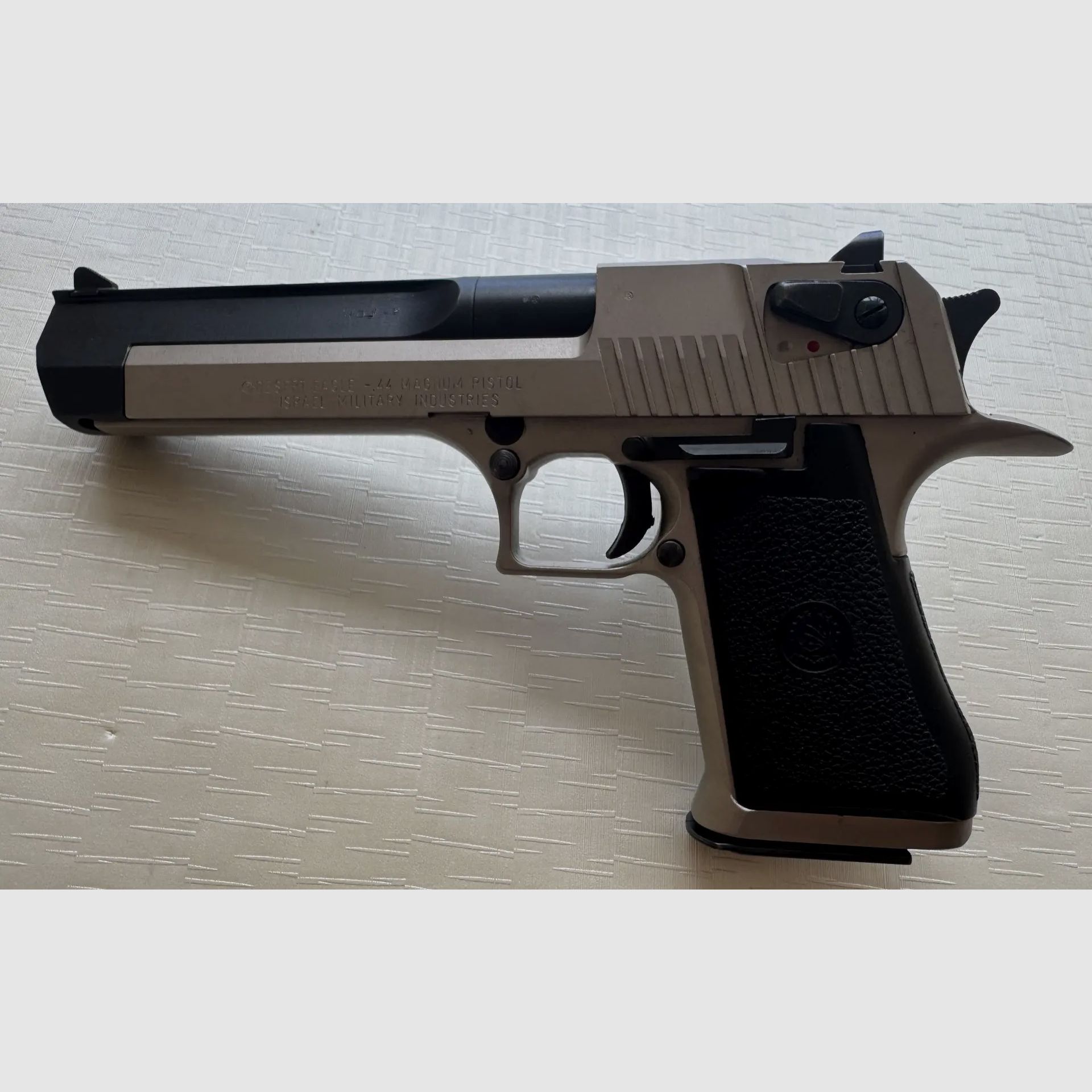 IMI Desert Eagle Kaliber .44 Magnum – Vernickelte Ausführung mit Abzugstuning