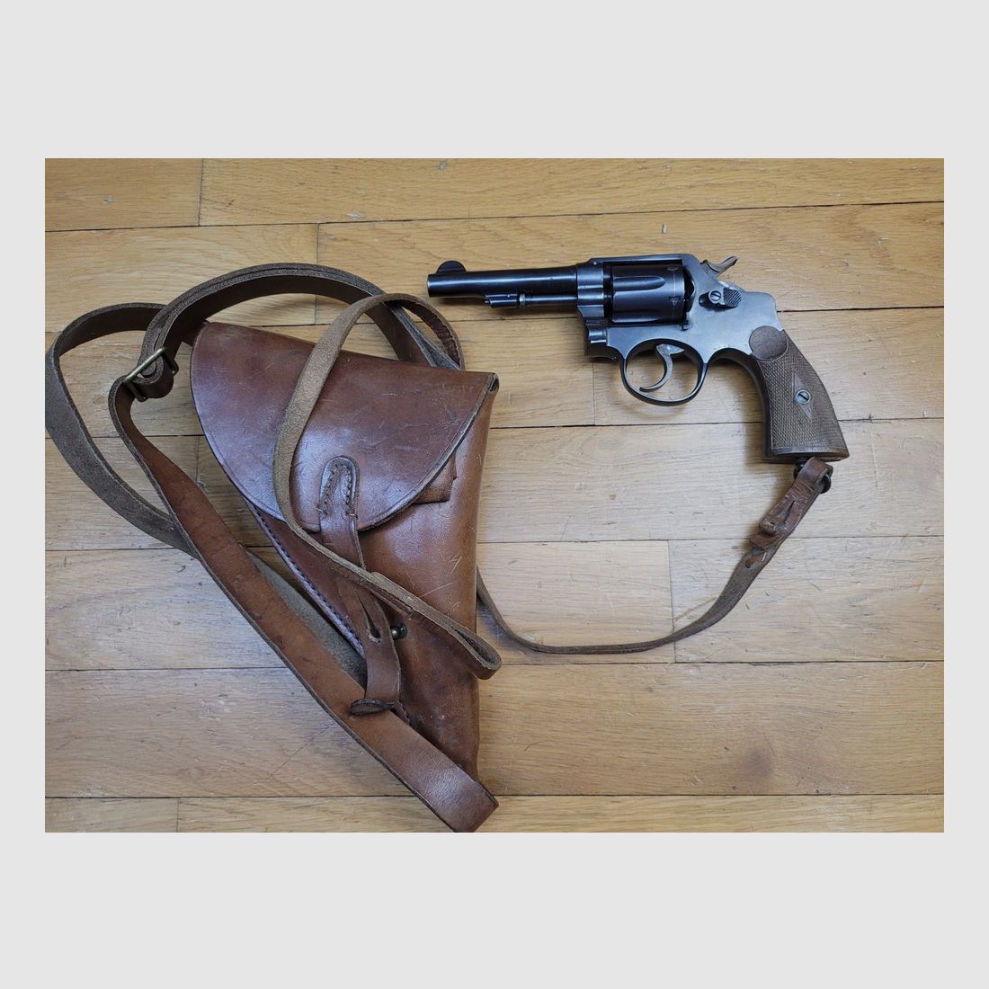 Schöner und guter Revolver 1892 spanisch aus den französischen Bestellungen von 1917 - Herstellung Trocaola Aranzabal Y Cia in Eibar - Kal. 8mm92 - Etui, Handschlaufe und Gurt - Schöne Mechanik und perfekter Lauf - Sehr schönes Exemplar 14-18 in TTBE ++, Bild 17 von 24