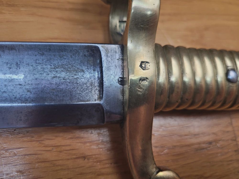 Très rare Sabre-Baïonnette modèle 1840 – Type pour le Fusil Thierry de Rempart allégè – Diamètre de douille 27mm avec encoche – Avec son encore plus rare fourreau conforme – Ensemble en État Sup !, image 14 sur 19