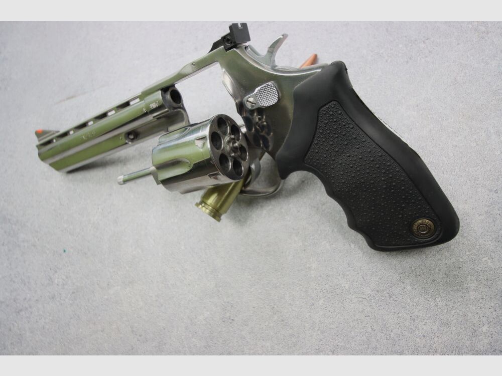 Taurus 689
