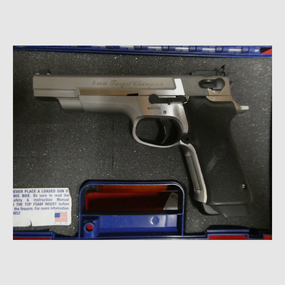 Smith & Wesson	 9 mm Target Champion , Performance Center