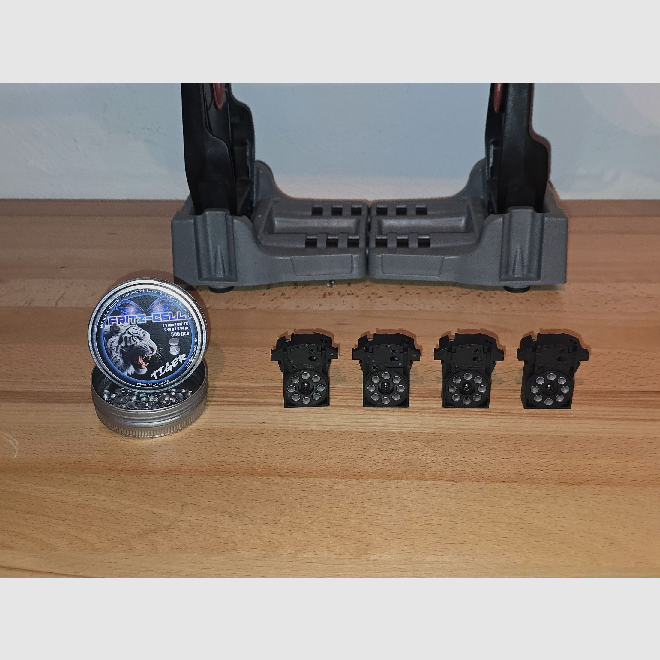 Carabina de aire comprimido GAMO MULTISHOT  8 disparos, con mira abierta en calibre 4,5 mm con 4 cargadores