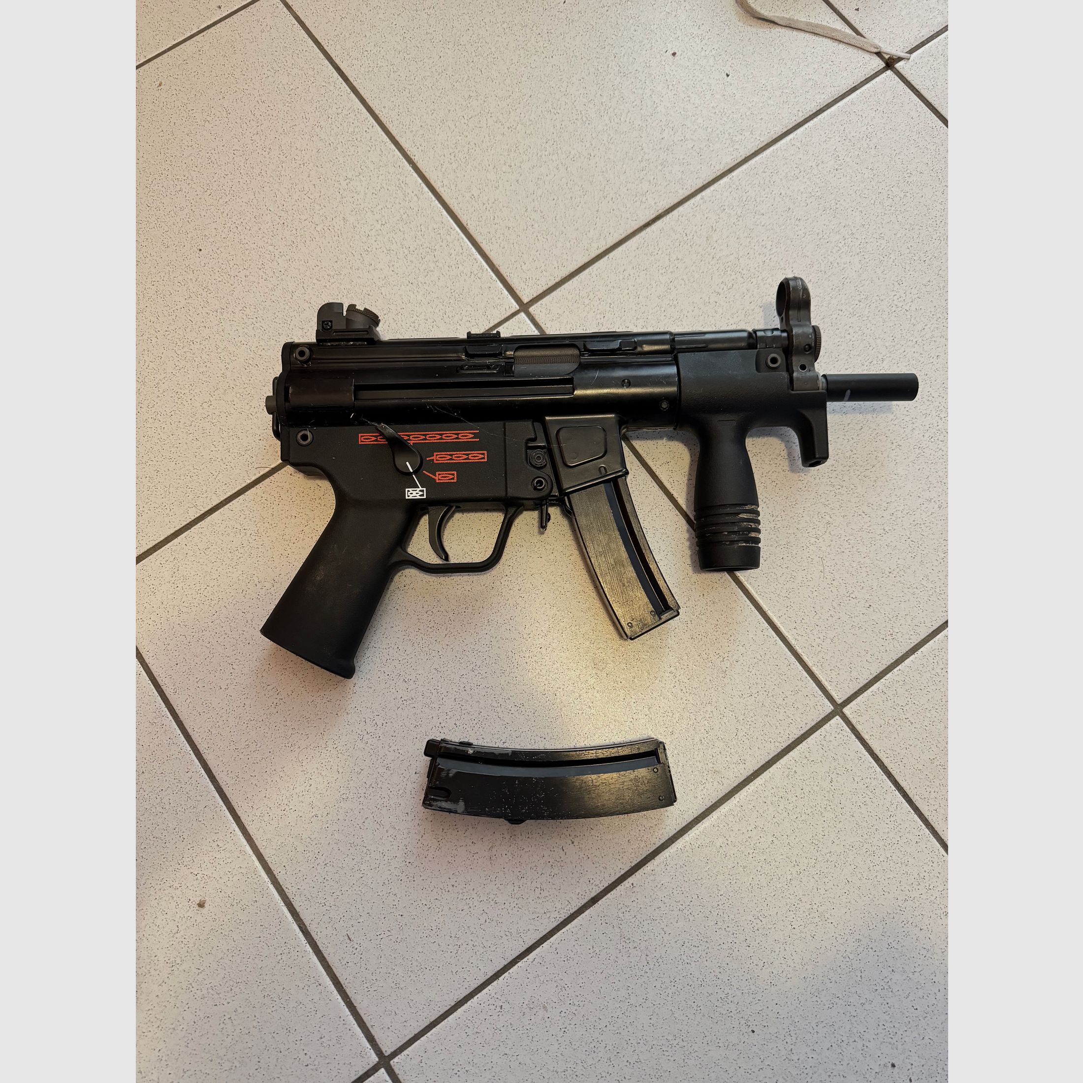 Wei-ETech WE5K Apache SMG Vollmetall GBB 6mm BB schwarz