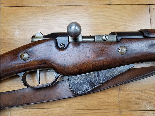 Bon fusil Berthier – 07/15 Mod. 1916 – Arme en 5 coups – cal. 8×51 Lebel – Pontet, culasse mobile et canon au numéro – Très beau canon – bretelle – 2 clips – TBE