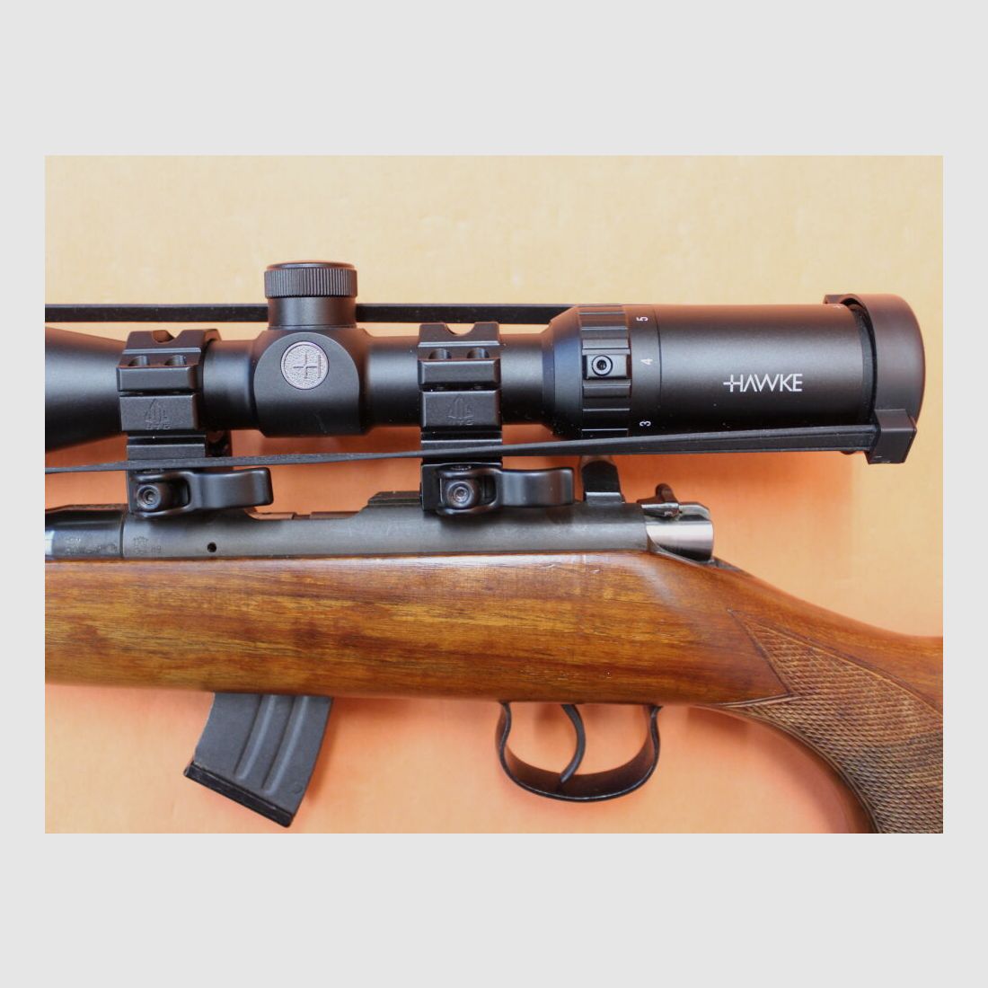 Zbrojovka Brno Rep.Büchse .22lr Zbrojovka Brno 2-E: 63cm Lauf, Kornhalter mit Balkenkorn/ Kornschutz, Schiebevisier fehlt(!), Systemhülse mit 11mm Prismenschiene, Holzschaft m. Fischhaut/ Riemenbügeln, 10-Schuss St