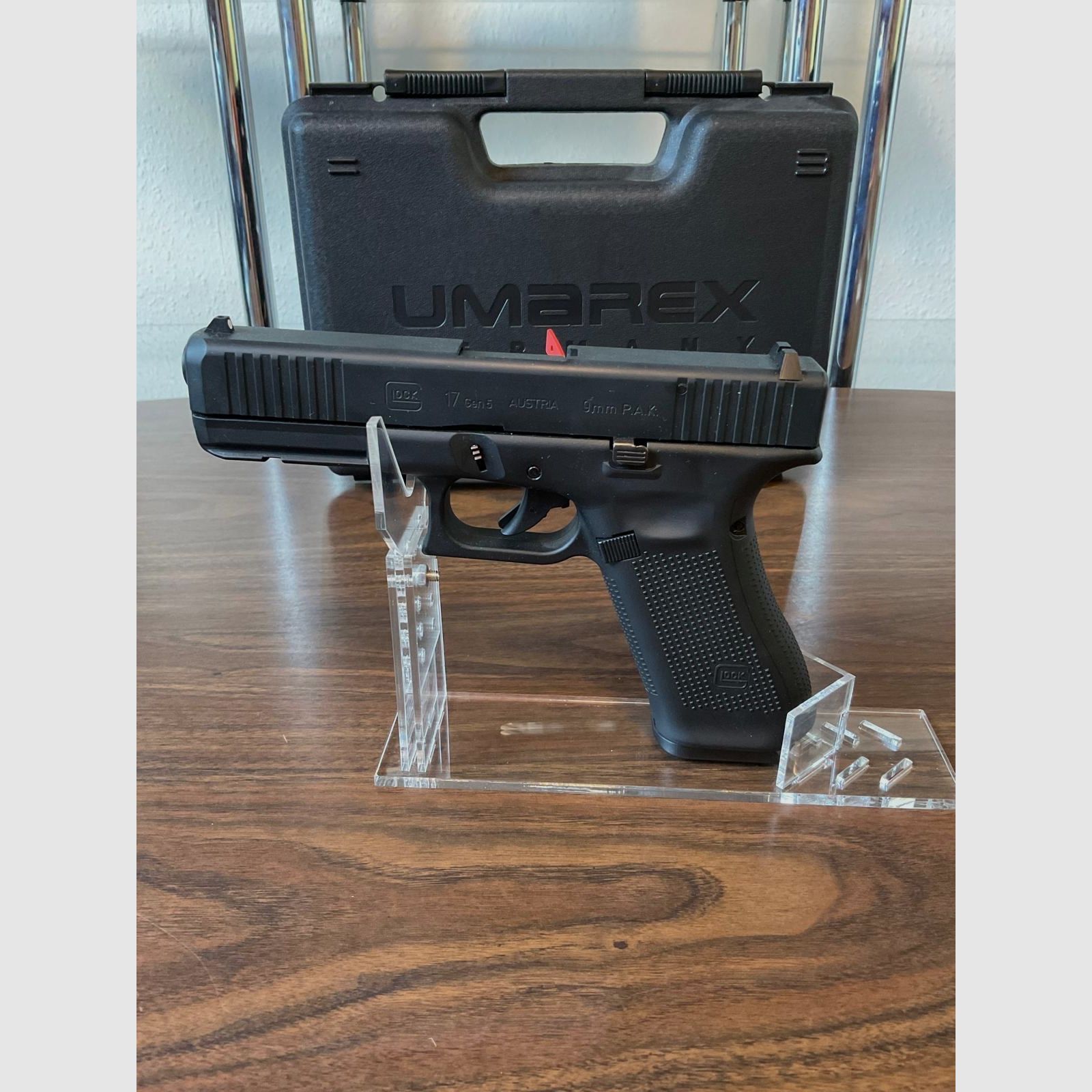 Glock 17 Gen5 blank firing pistol 9mm P.A.K. – Like new in full set