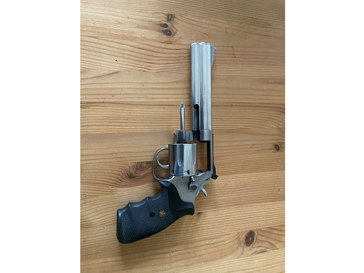 Revolver  Smith & Wesson