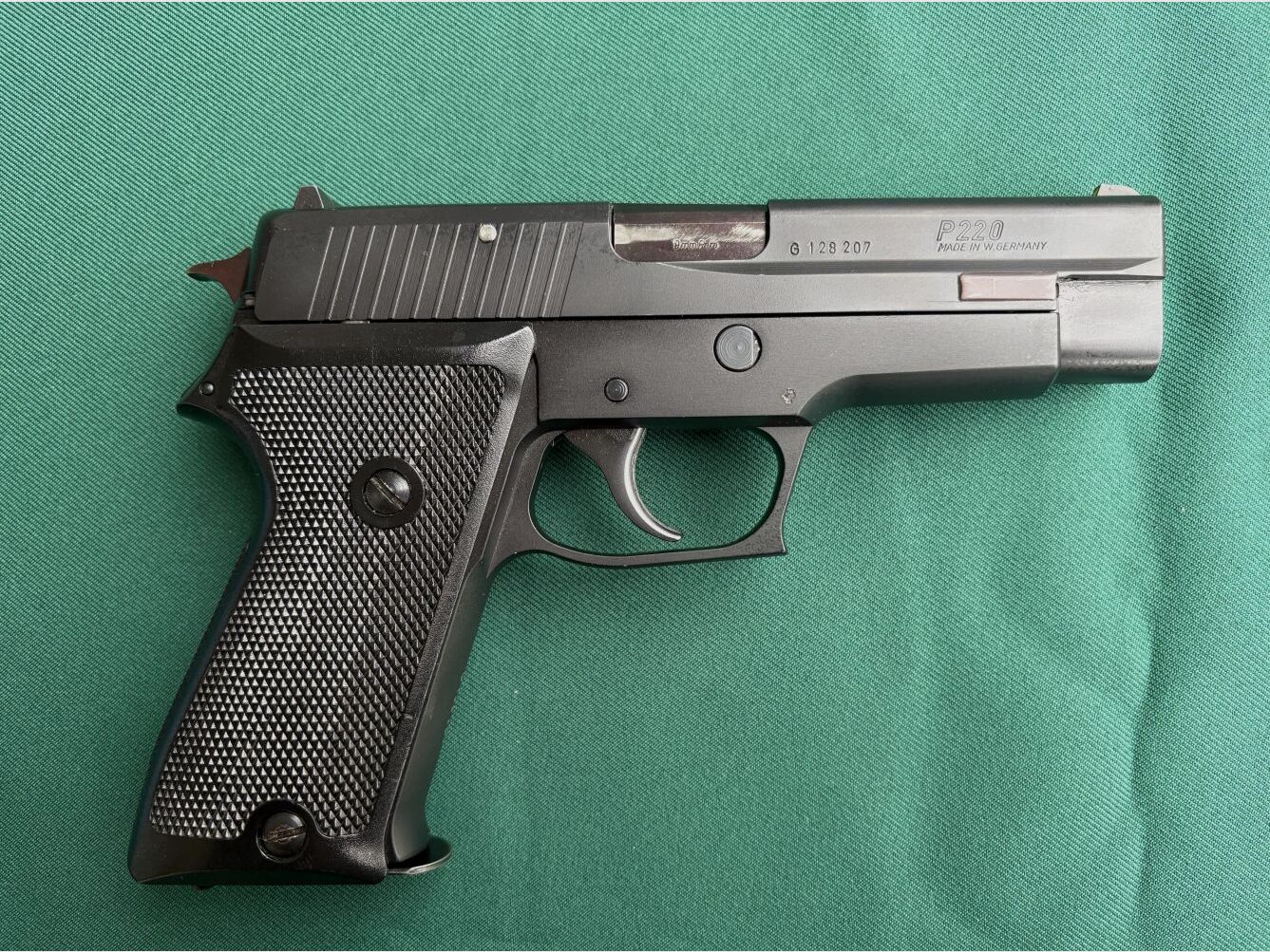 Sig Sauer P220
