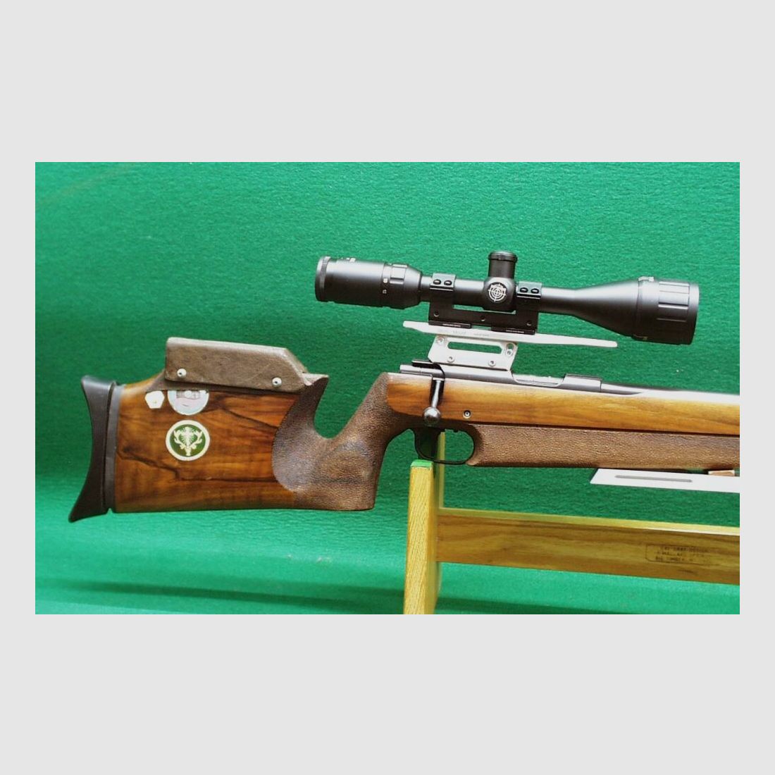 Rifle de competición Walther con mira