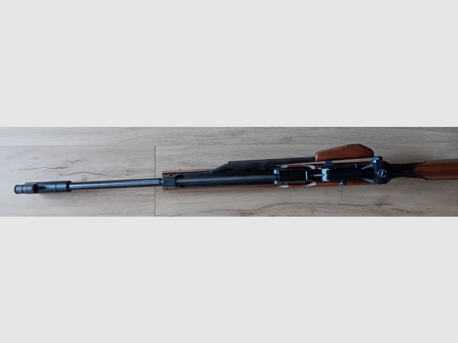 Karabinek pneumatyczny Walther LGM 1   Prawy - Lewy - Kolba 
