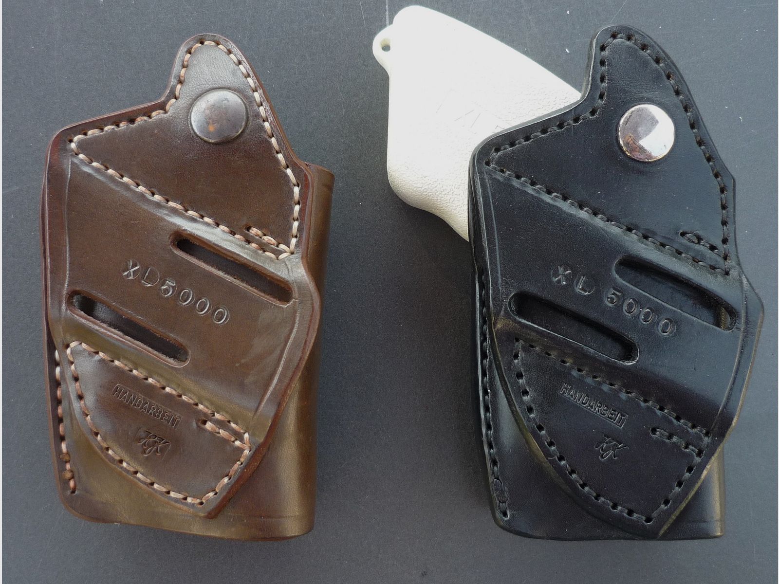 HKDesign Holster  Art. Nr.  002 : Einfachholster mit Snapverschluß  -  für Elektroschocker XL500   - beide für Linkshänder