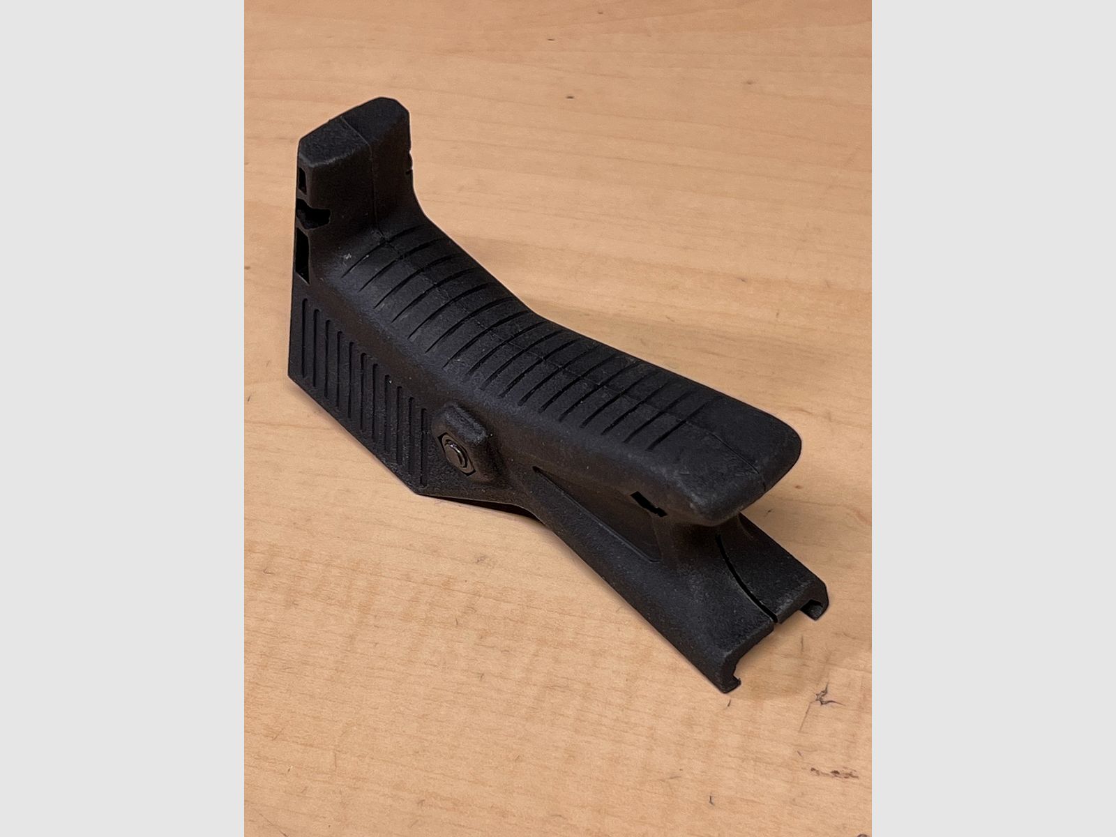 Frontgriff für Airsoft angewinkelt Typ III in Schwarz