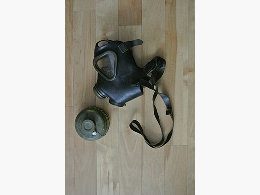 Gasmaske BW Bundeswehr mit Filter Bundeswehr Prepper Armee Nato Outdoor Gr.2