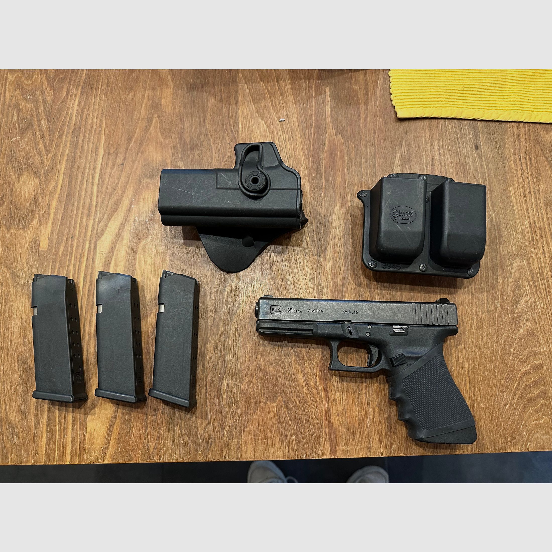 Glock 21 Gen. 4 met accessoires