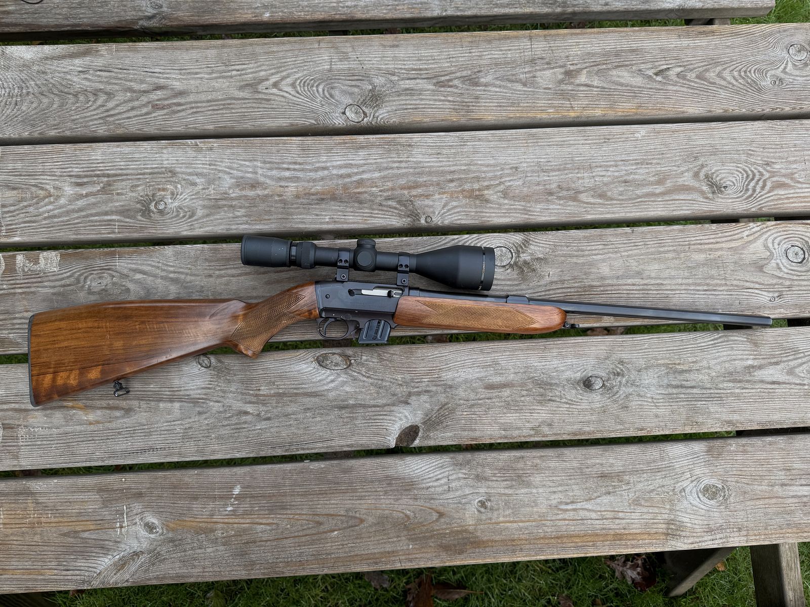 Selbstladebüchse ZKM-611 in .22 Magnum, mit Zielfernrohr und Montage