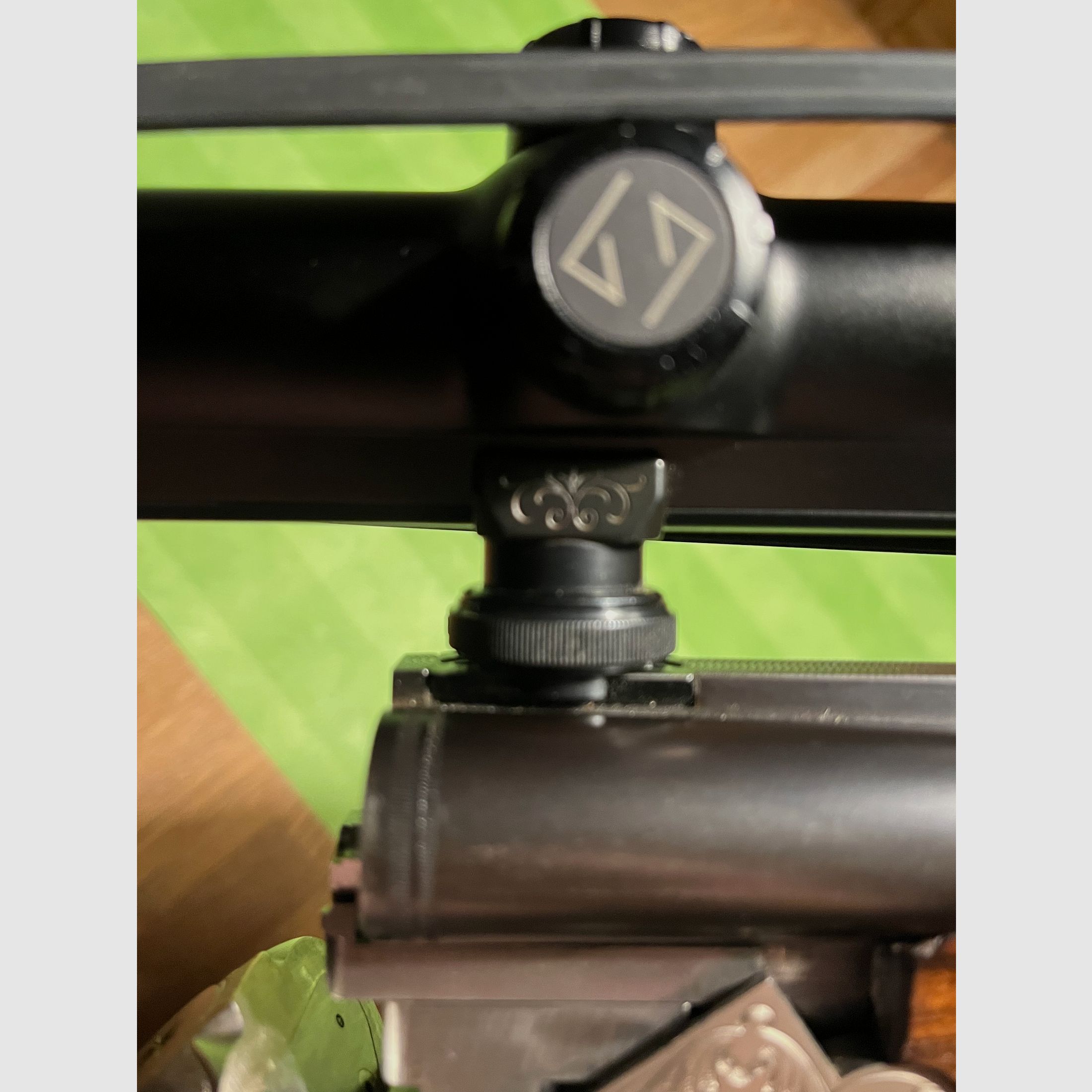 Krieghoff Plus Drilling mit 2 Schloss Handsp. im Kaliber 20/76,7x65R,.22 Hornet von vorne verstellbarer E Lauf, Zeiss HT 3-12x56 L.abs. 60 auf Schwenkmontage u. höhenverstellbare Schaftrücken