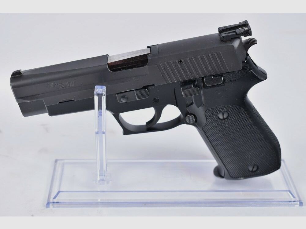 Sig Sauer P220-1