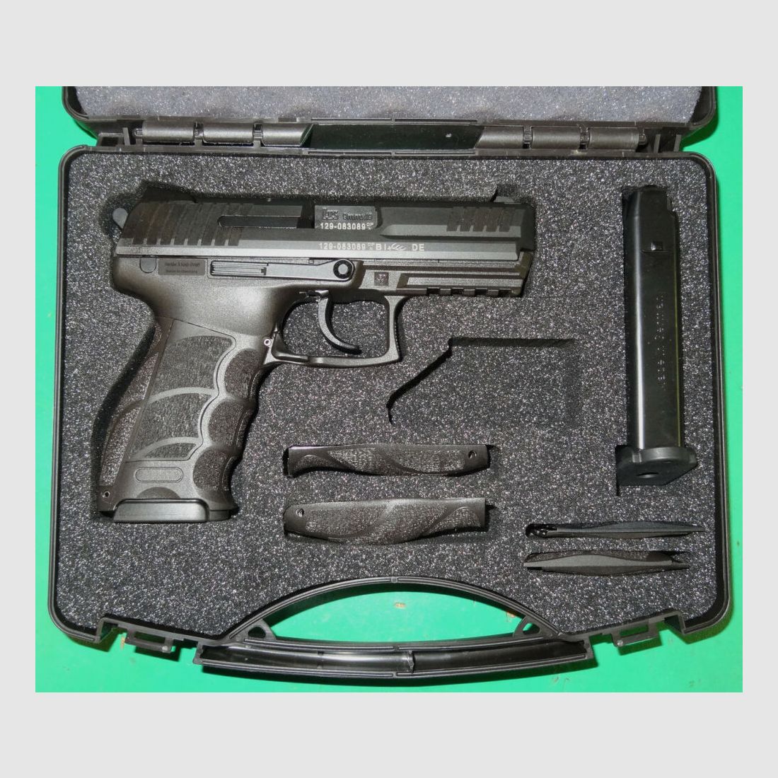Pistolet Heckler & Koch P30-V3, oksydowany w kalibrze 9x19 (9mm Para) w tym akcesoria