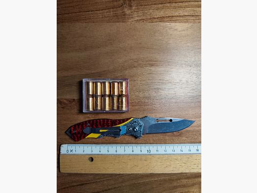 CS Gas Patronen 9mm Revolver von WADIE + Schönes Taschenmesser