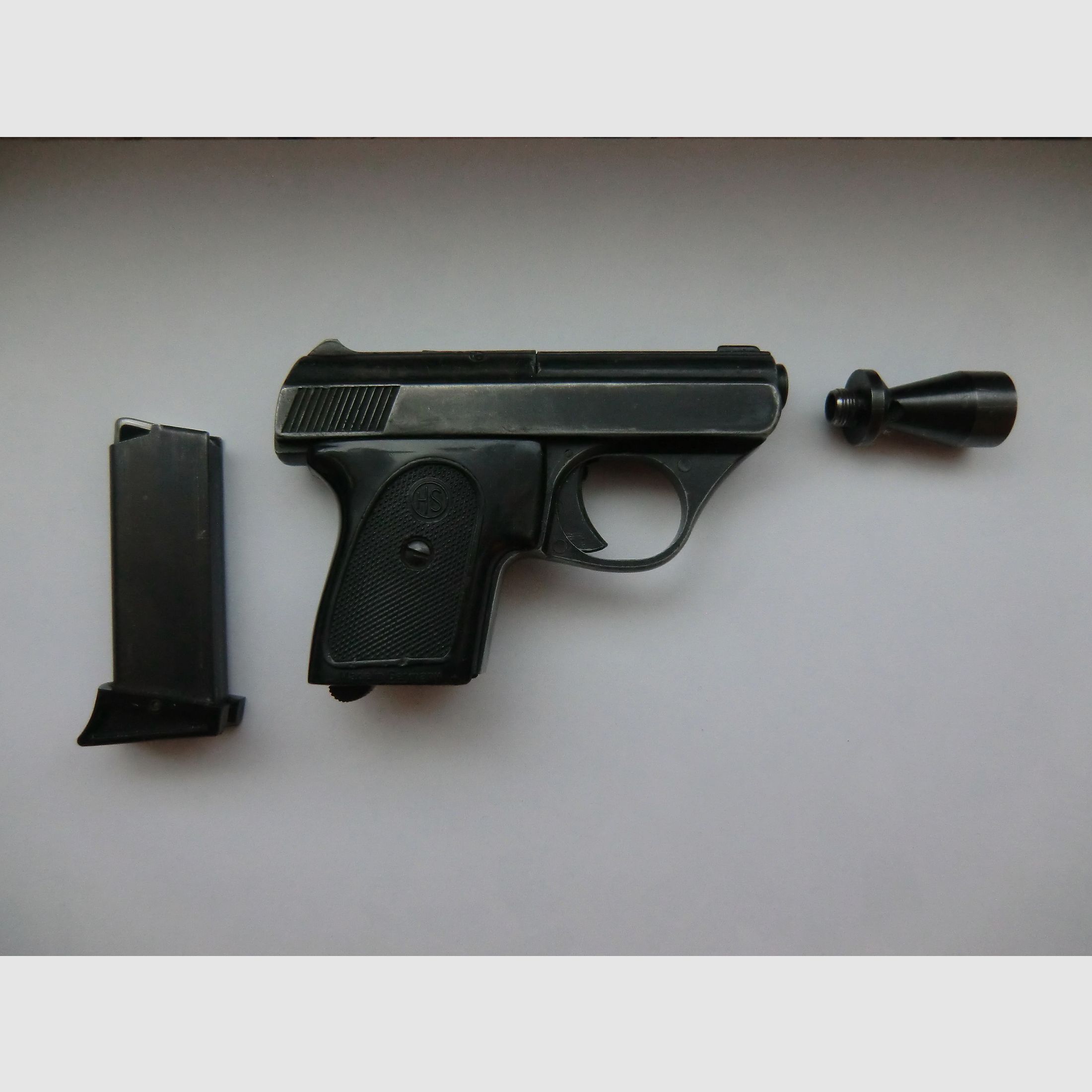 HS  Mod. 5A  8mm Taschenpistole 6 Schuss Magazin  PTB 100  Beschuss: 1979 mit Pyrobecher