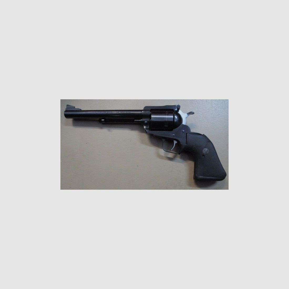 Revolver Ruger Super Blackhawk Pachmayr grip .44 mag