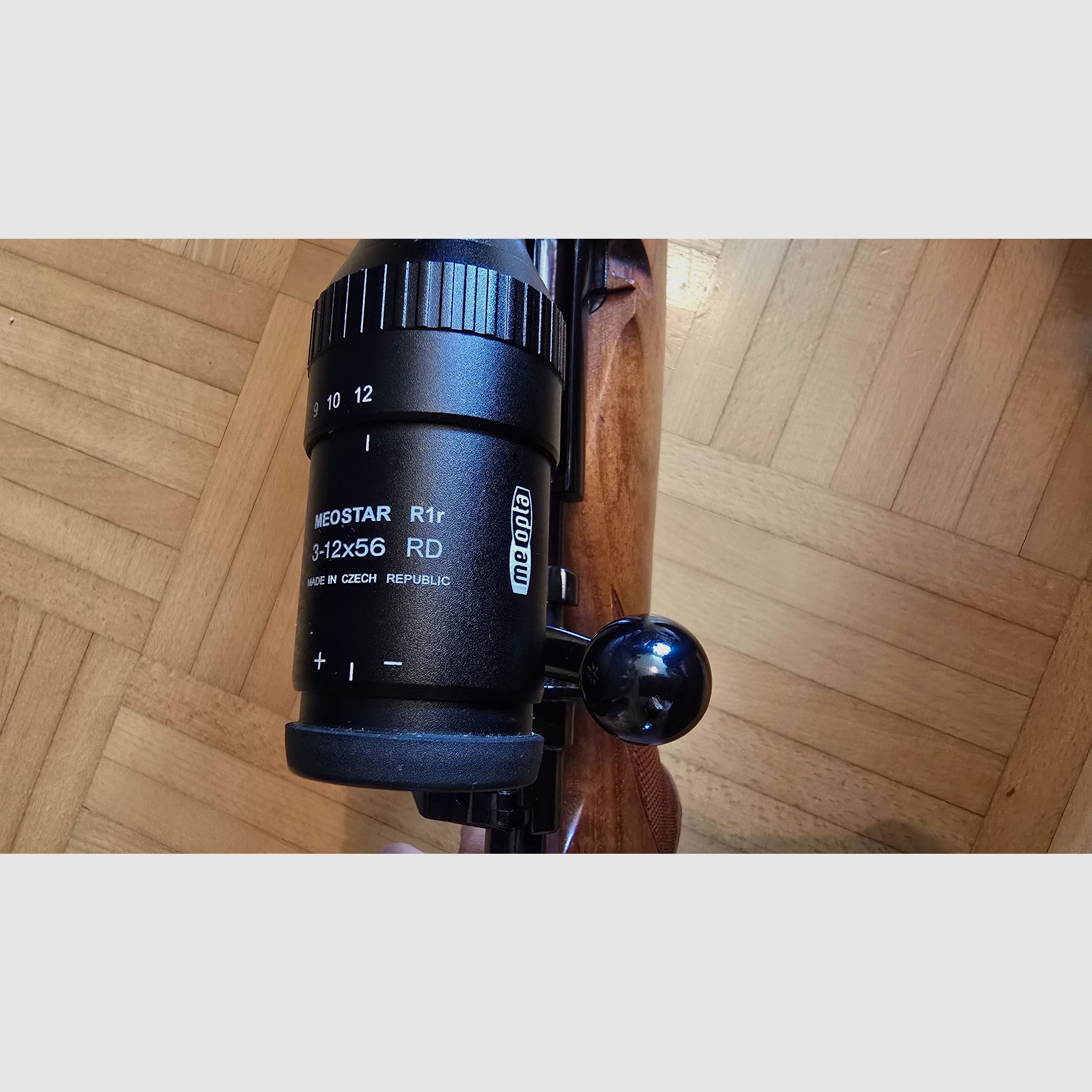 Repetierbüchse "Forest Favorit" mit Holzschaft .30-06 inkl. Optik Meostar R1r, neuwertig 