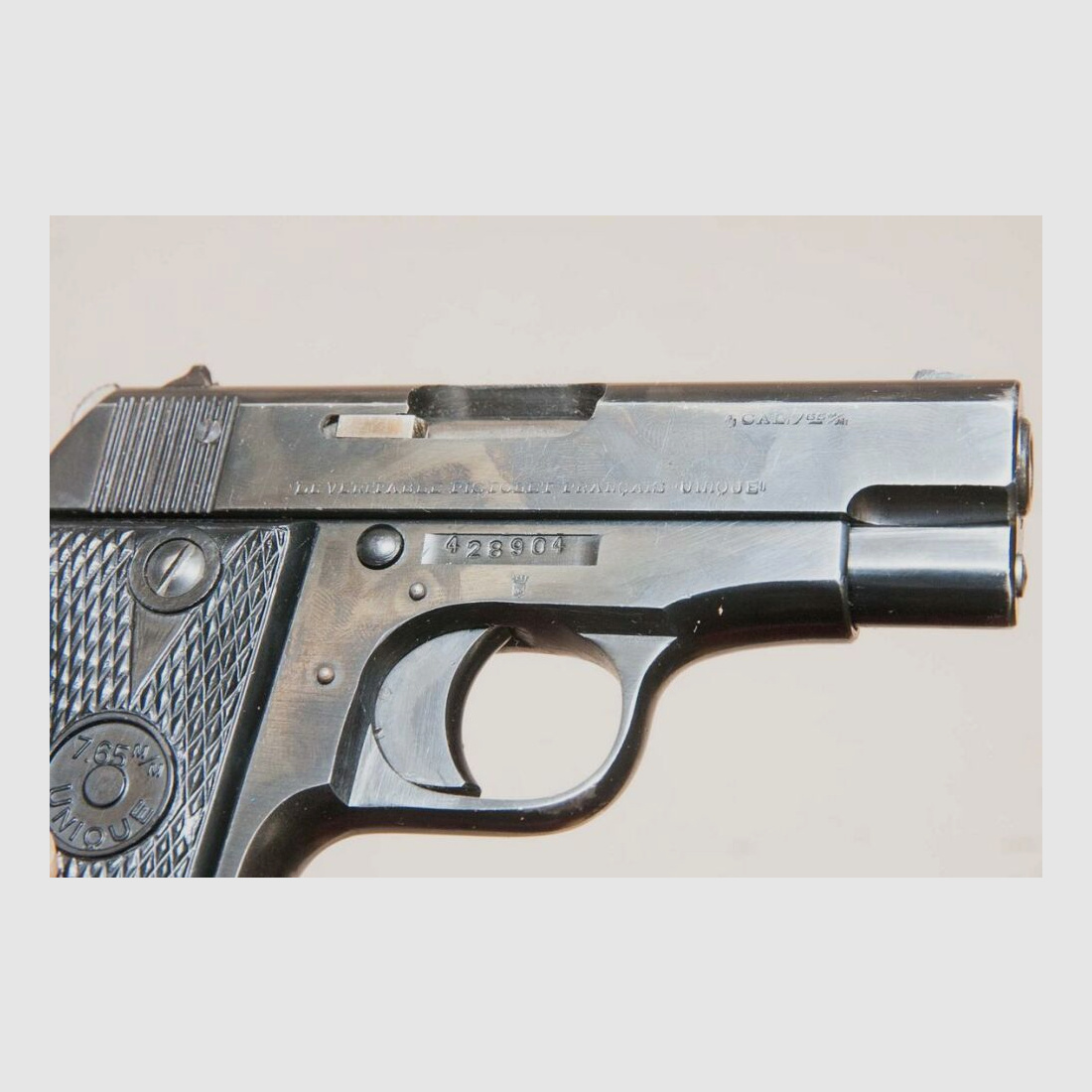 Unique inkl. Holster und Ersatzmagazin