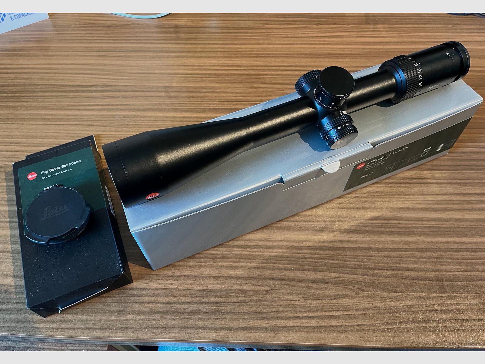 LEICA AMPLUS 6 2.5-15x50i Zielfernrohr (BDC), Absehen L - 4a + Flip Cover vorne