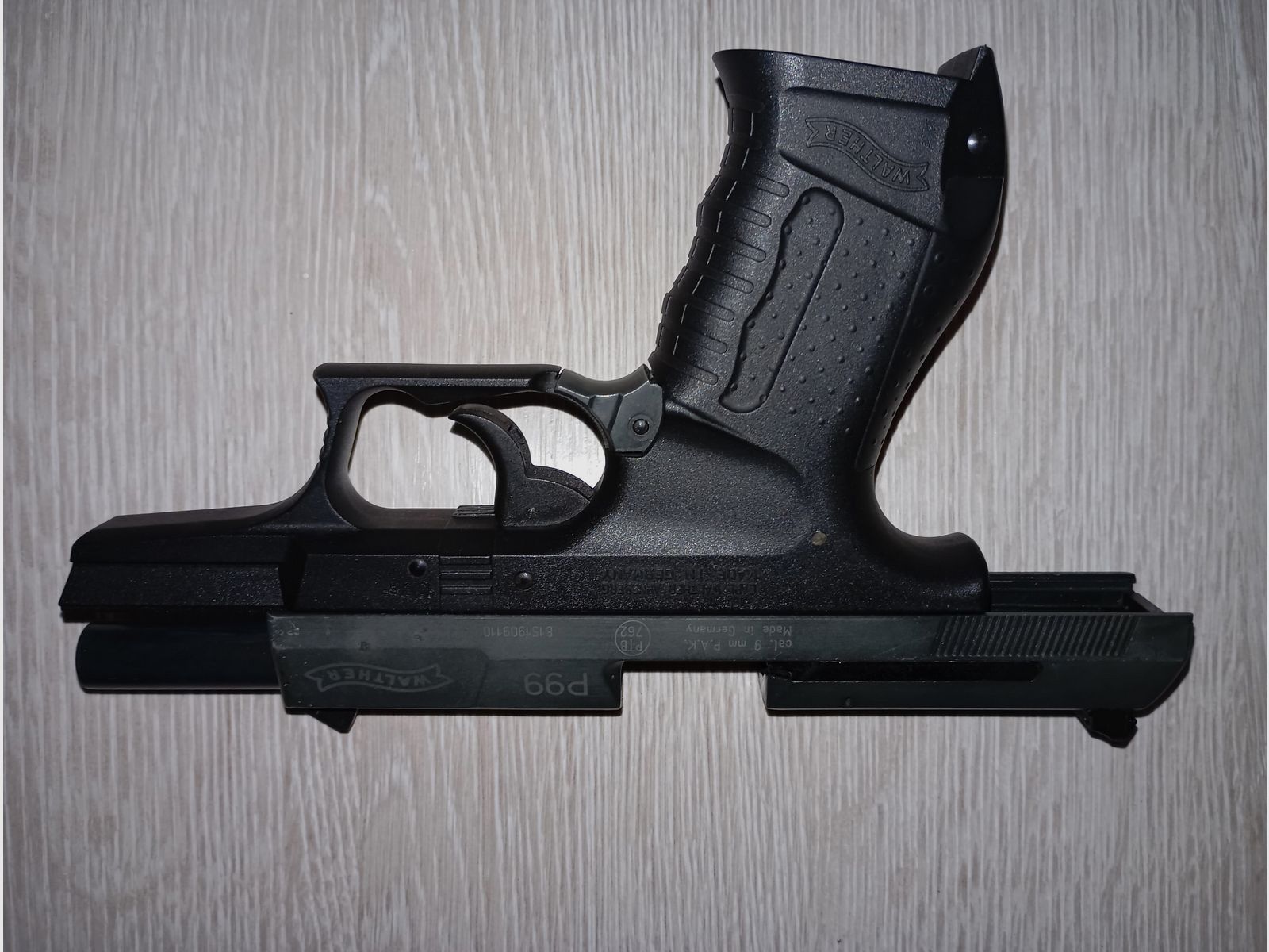 Walther P99 Schreckschusspistole inklusive Holster 