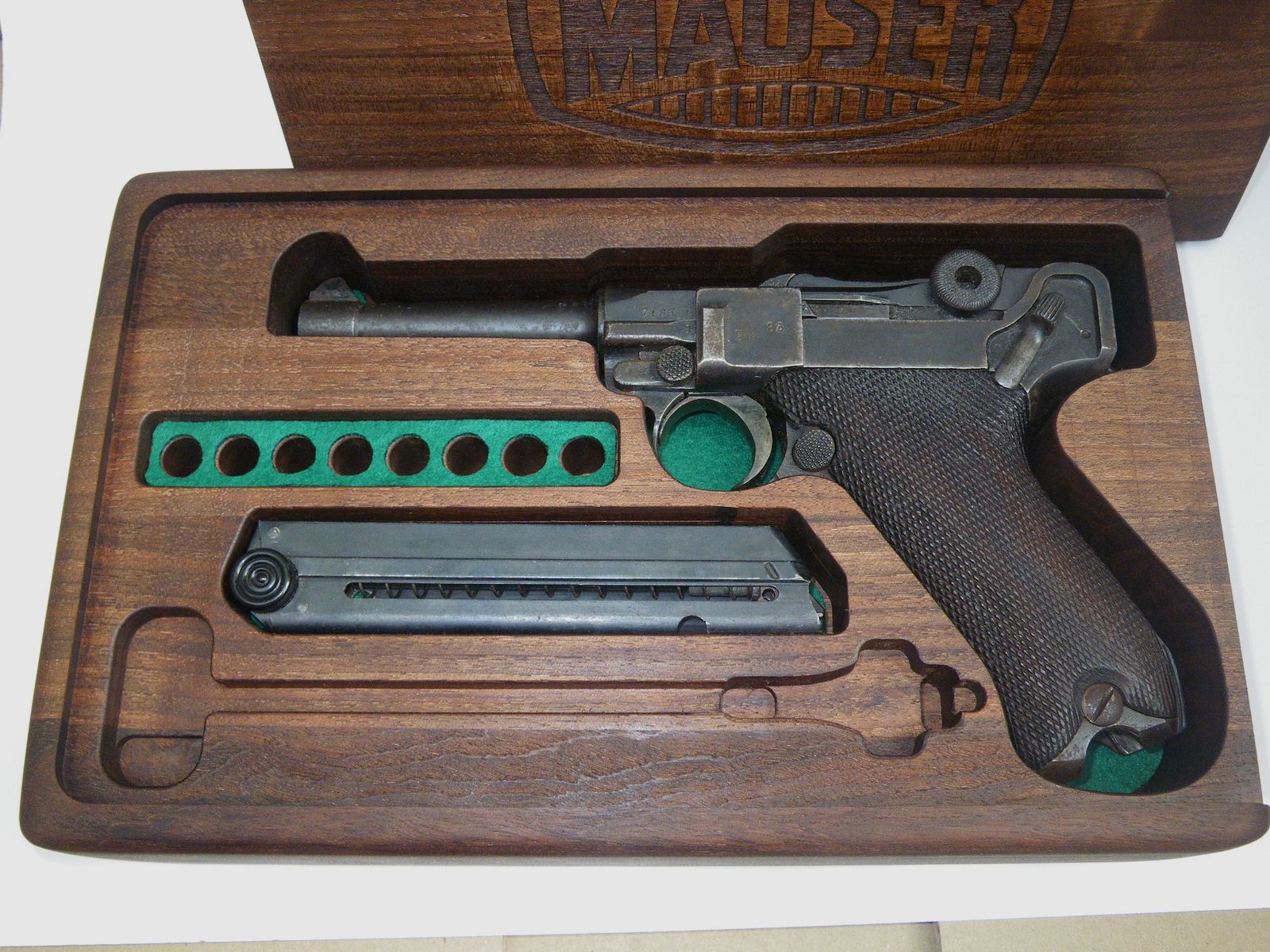 Coffret bois pour pistolet Mauser P08, image 1 sur 2