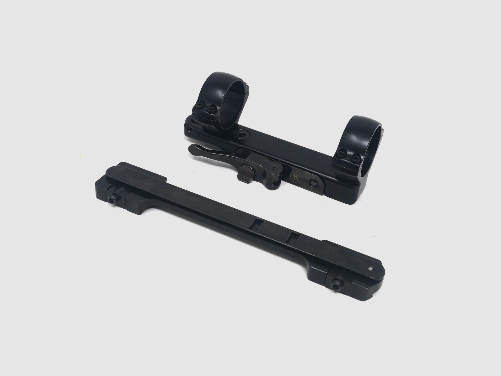 Contessa – Rail voor Sako 85 M + Eéntuig Montage Simple Black met 30 mm Ringen, afbeelding 1 van 4