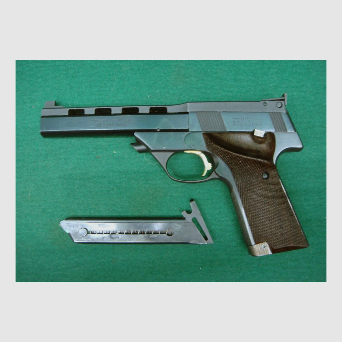 Estándar Alto El Victor Militar