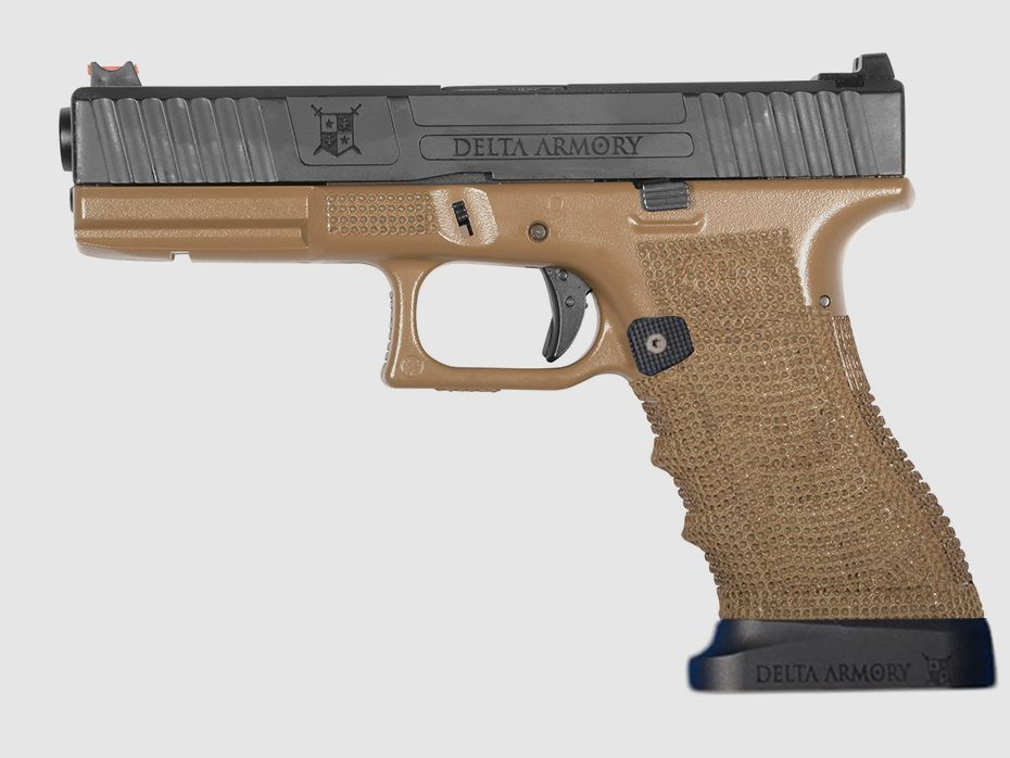 P04 GBB Airsoft Pistole mit Grip Stippling in Tan | Delta Armory