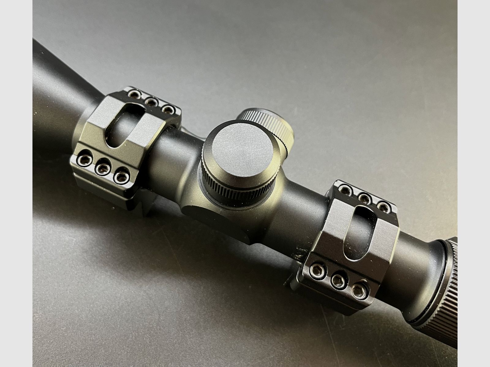 Aussteller FOCUS In Sight 3-9x40 AO #4 mit Ringmontage 114249