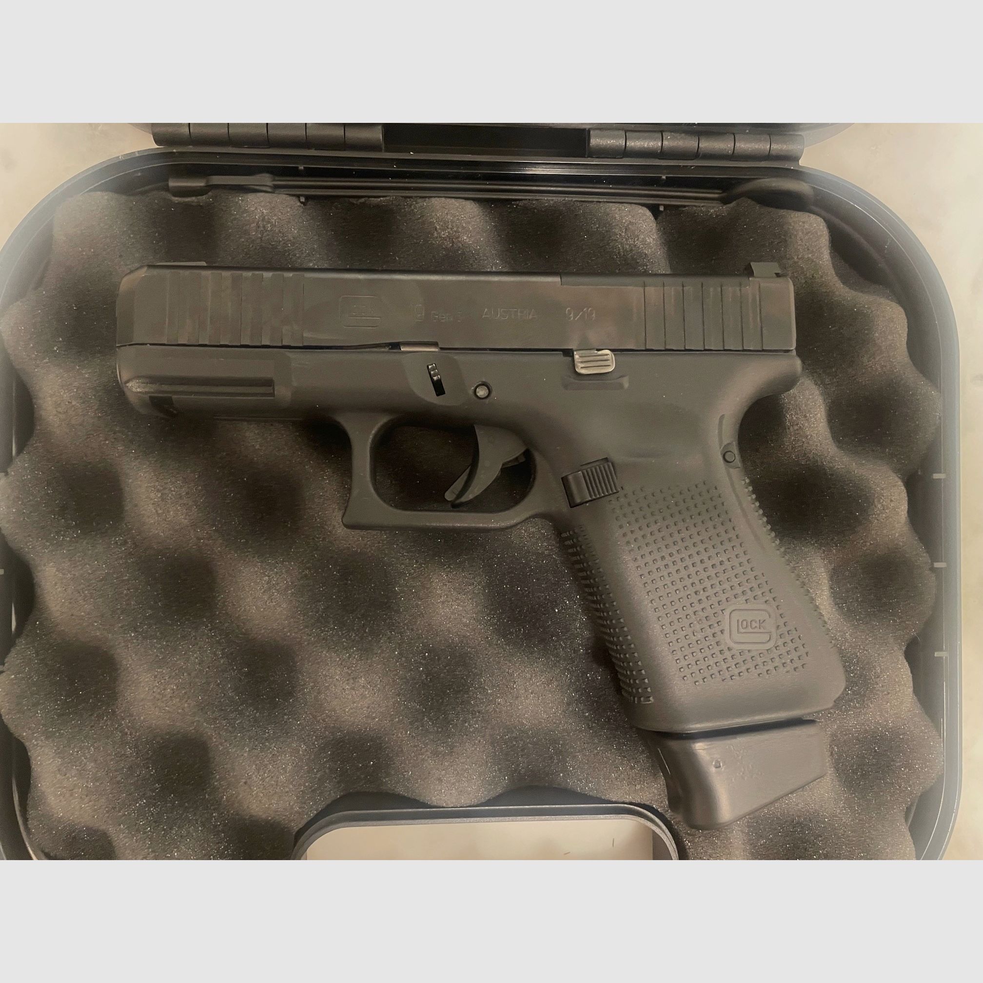 Glock 19 Gen 5 MOS + Trijicon Nachtsichtgerät + Magazin