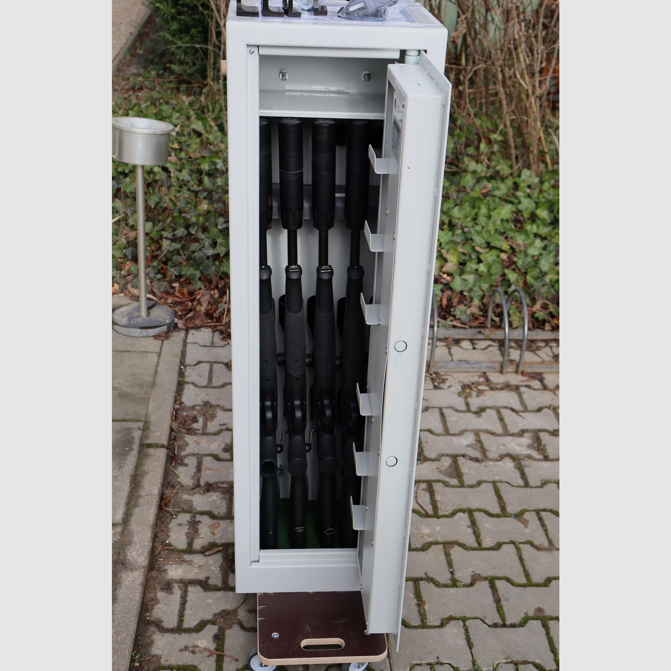 Gun cabinet SHOOTER Overrun (1300x390x330) Class 0 EN 1143-1 for 5 long guns