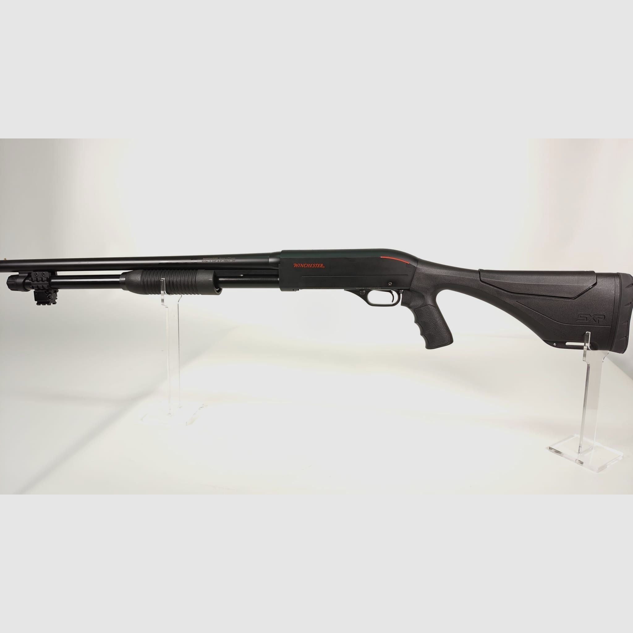 Winchester SXP 12/76 – als nieuw voorhand herhalingsgeweer