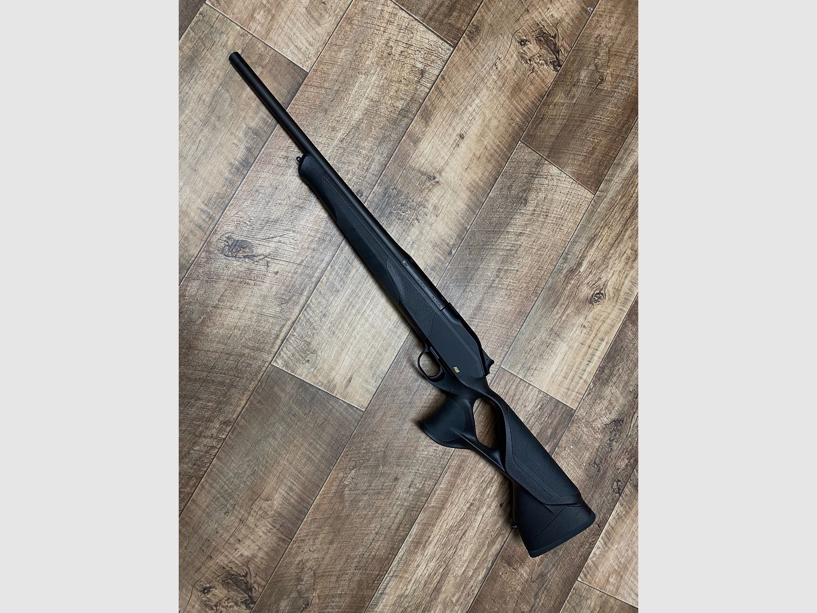 Blaser R8 Ultimate arma para mujeres, culata corta, color especial NEGRO .308win LL 47 cm M15x1