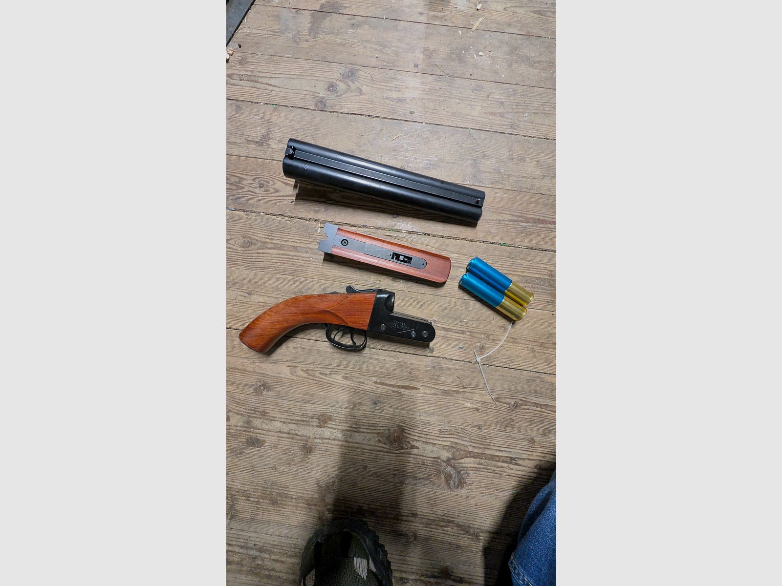 Airsoft double-barrel shotgun