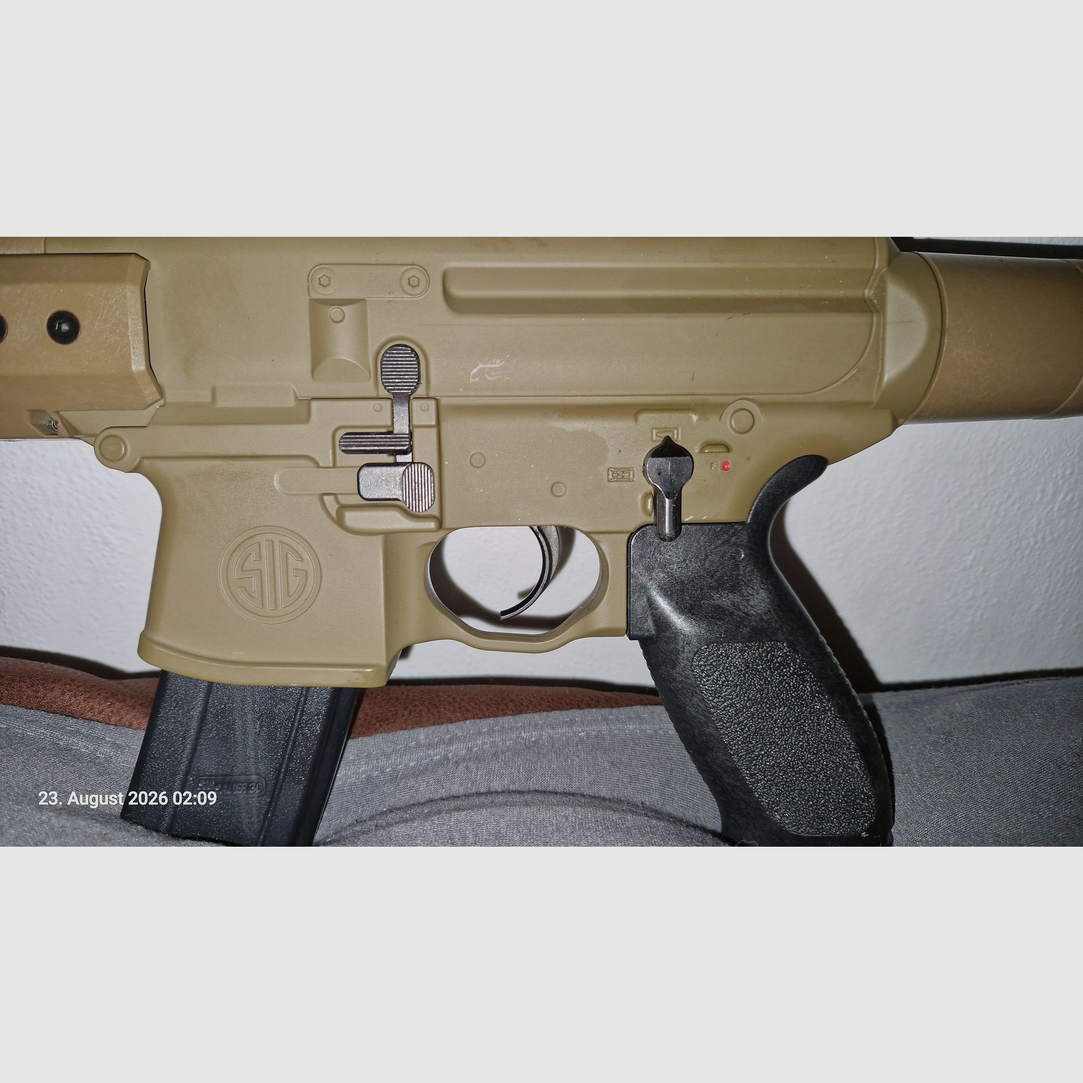 SIG SAUER MCX / 4.5mm / CO2 RAPID FIRE AIR RIFLE / 18 INCH BARREL / 30 SHOTS /+ SCOPE ------>! READ DESCRIPTION ! <------