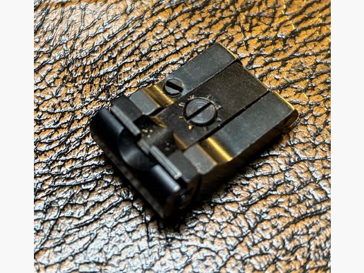 ¿Mira ajustable en estado casi nuevo para una Ruger MK I o II o III?