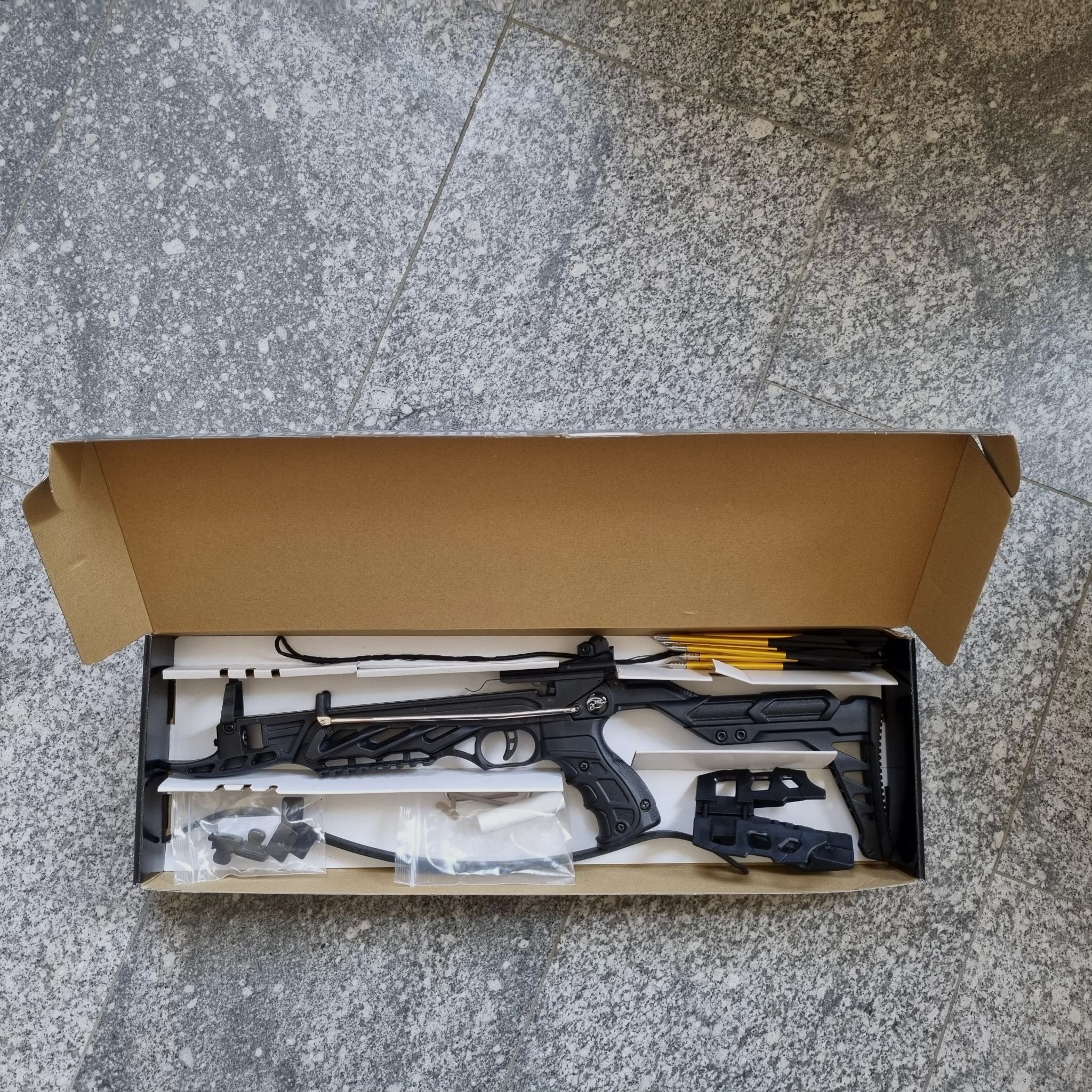 Neuwertiges Set:   Pistolenarmbrust Man Kung Alligator 2 Schwarz