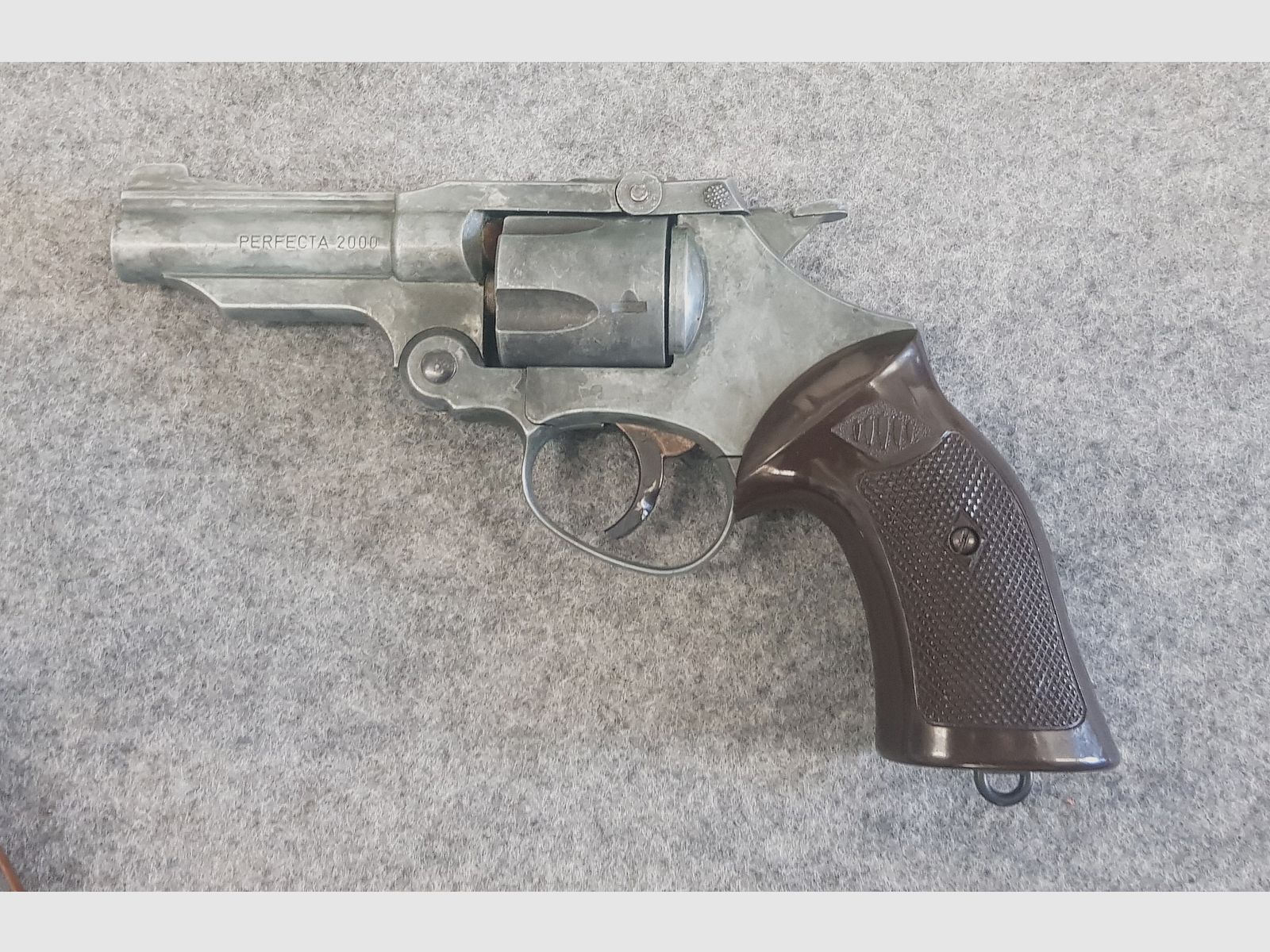 Mayer & Söhne SRS revolver de doble acción Perfecta Mod. 2000 en cal. 9mm RK del año 1977