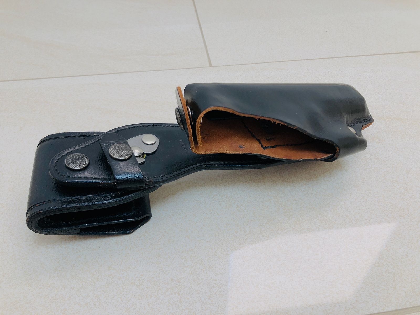 ••• Funda de servicio DBGM GM 77 16 273 Funda de servicio Makarov H&K P7 •••