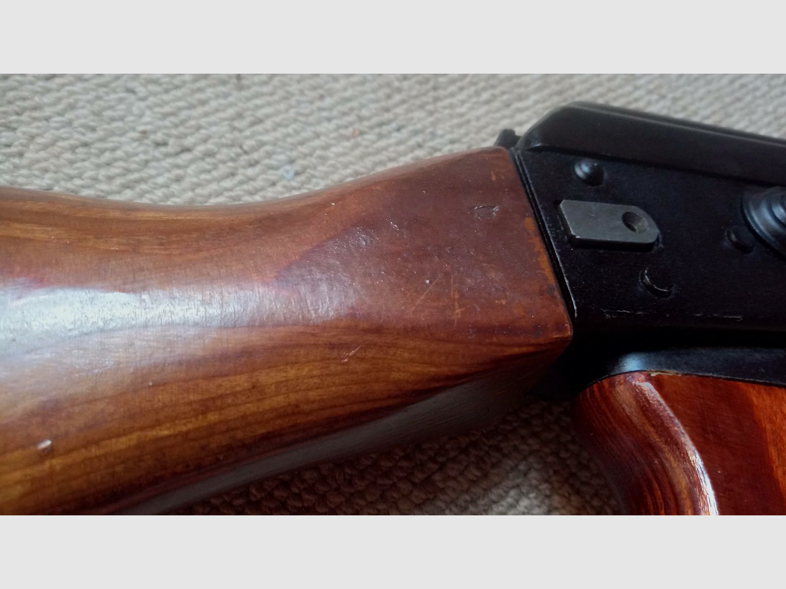 Madera de AK ruso con adaptador para rifle de CO2 Yunker en aspecto de culata fija AK74