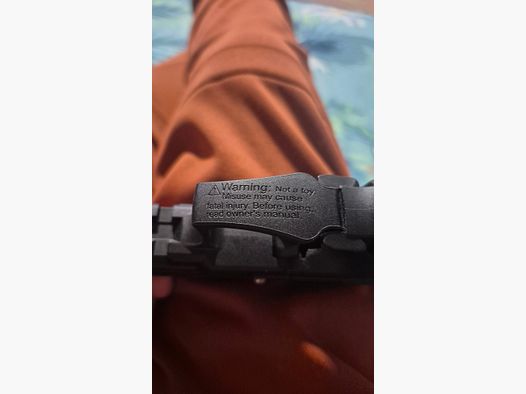 Vendesi pistola a salve P 30 da 9 mm a 130 euro