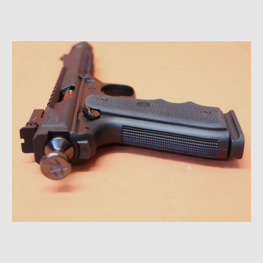 Volquartsen Ha.Pistolet .22lr Volquartsen Mk IV Frame 22/45 Black Mamba 6" lufa/ kompensator/ gwint 1/2-28