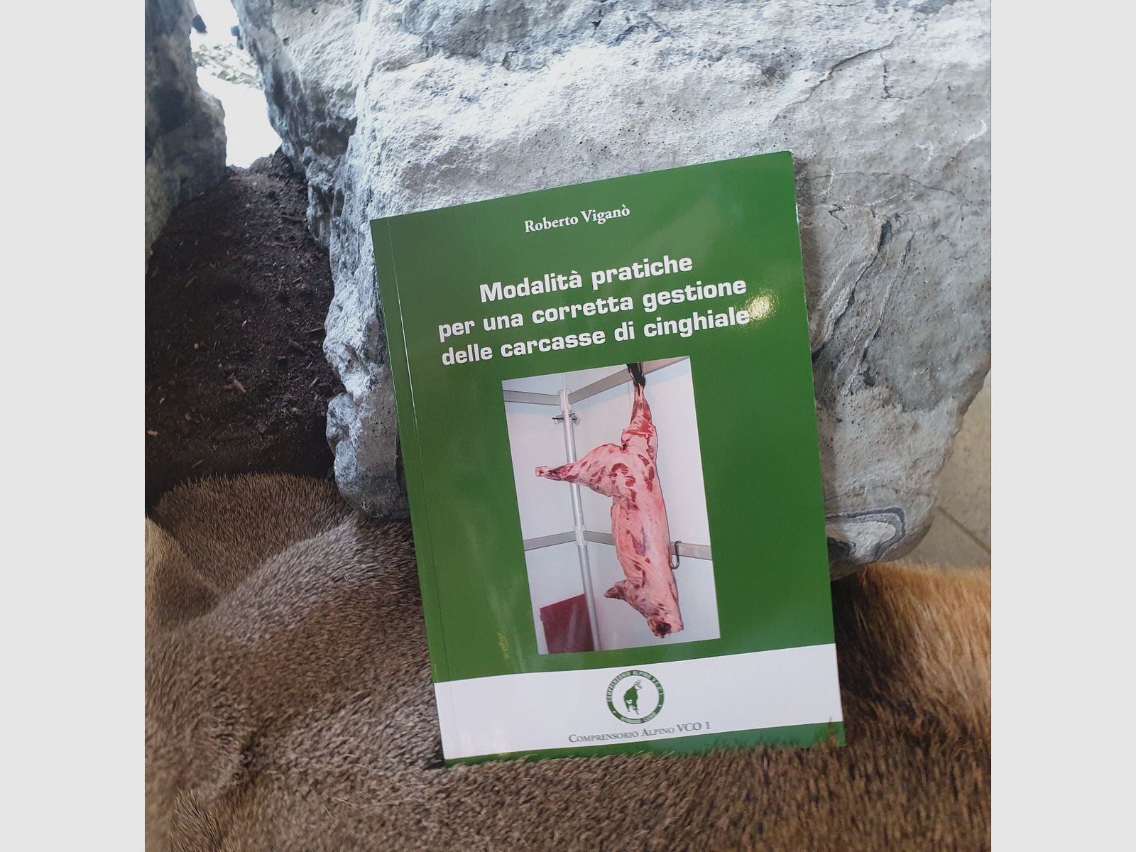 BUCH „UNCZA“ PRAKTISCHE METHODEN FÜR EINE KORREKTE HANDHABUNG VON Wildschweinkadavern